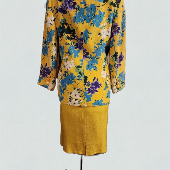 Amazing Vintage 1980's Valentino "Miss V" 2-Piece Floral Silk Skirt Suit - Picture 2 of 16